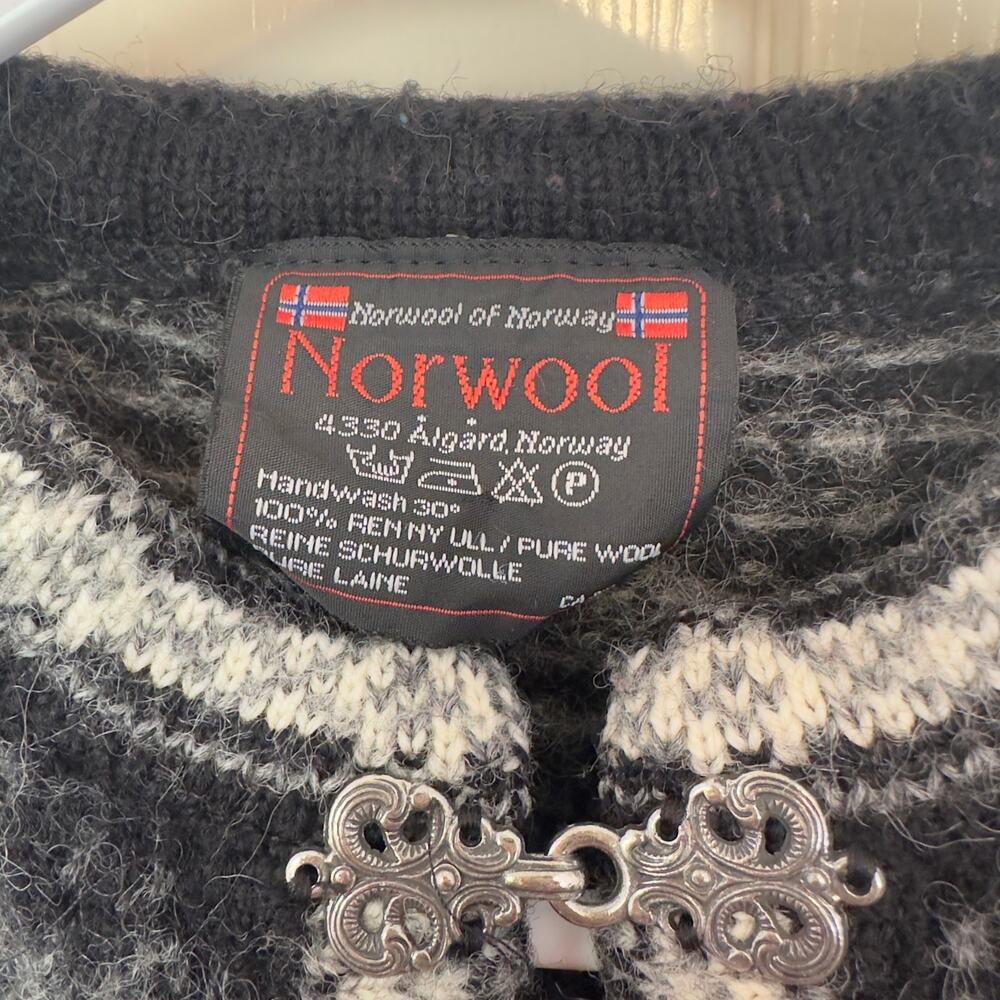 Norwool of Norway Vintage Metal Clasp Cardigan‎ Size M Pure Wool Reindeer Nordic - Picture 3 of 7